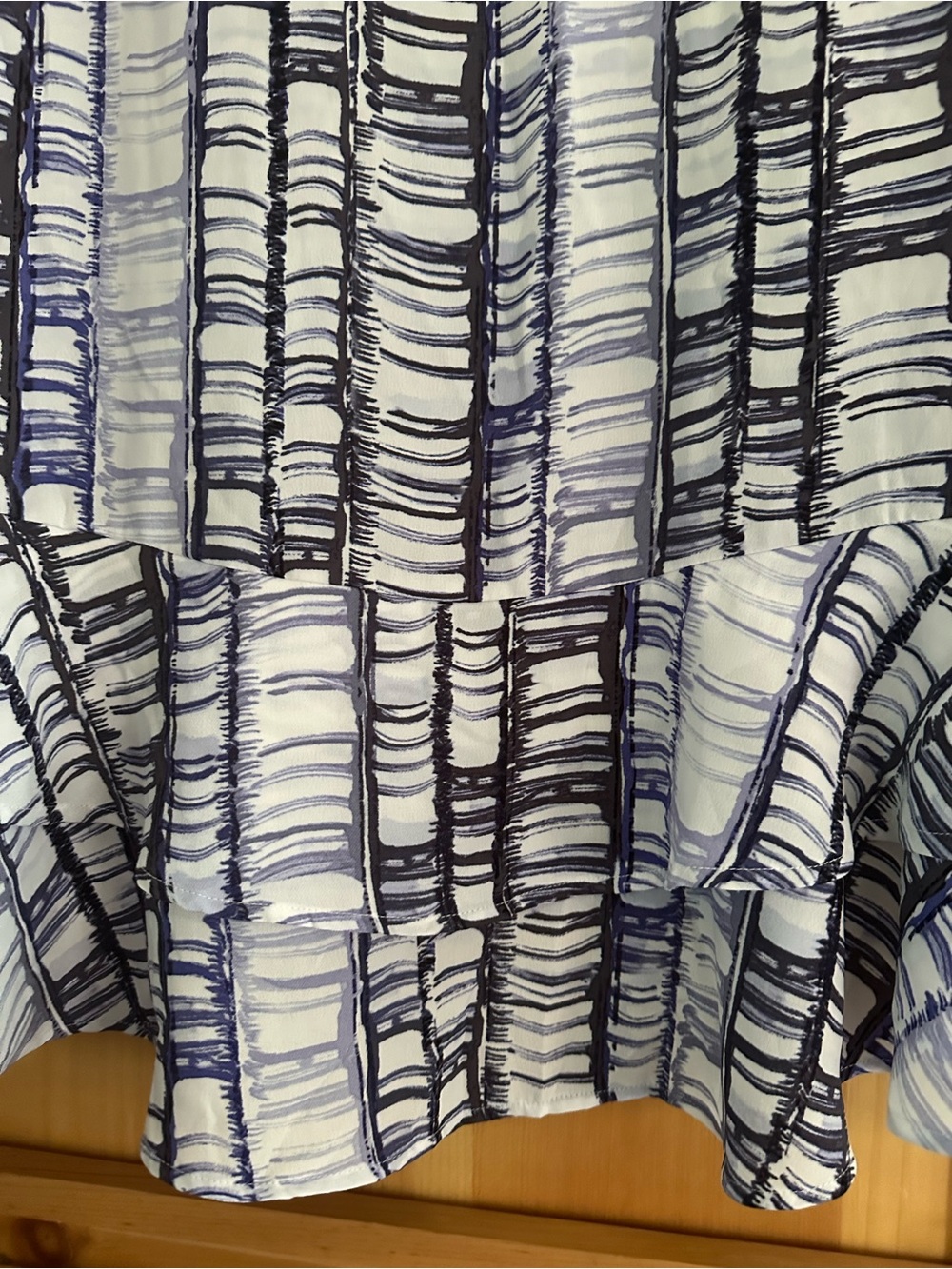Simply Vera Vera Wang Blue and White Abstract Sleeveless Camisole - Picture 7 of 7